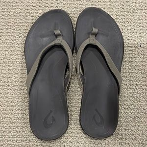 OluKai Sandles Size 8 Tan